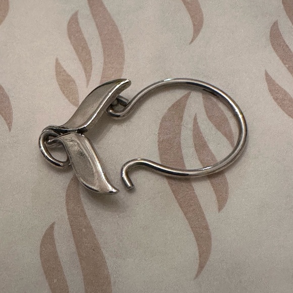 Vintage RETIRED James Avery Whale Tail Charm Holder Sterling Silver - Picture 4 of 5